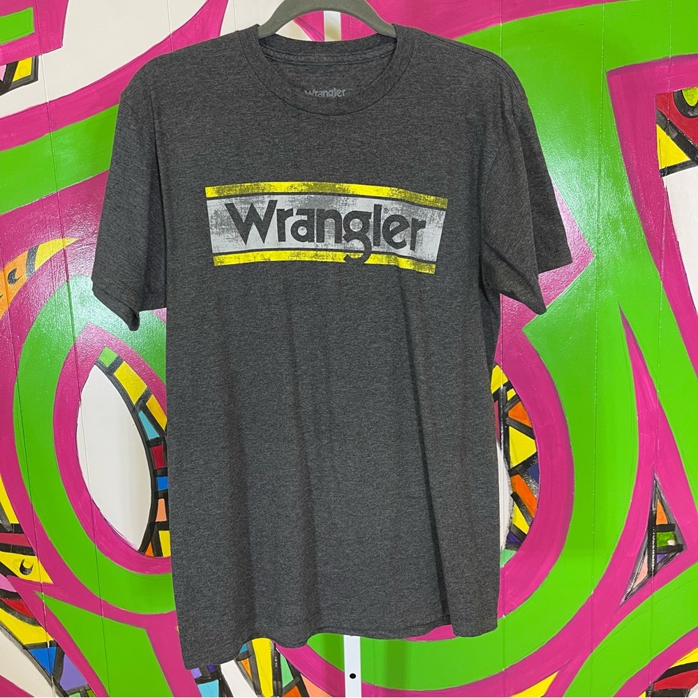 Wrangler, Grey T-Shirt. Size Medium. In good used condition!